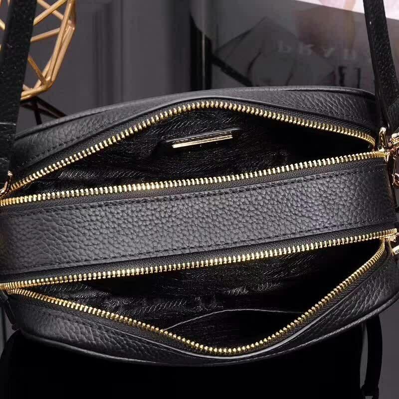 PRADA(プラダ) レザー ショルダーバッグ ブラック