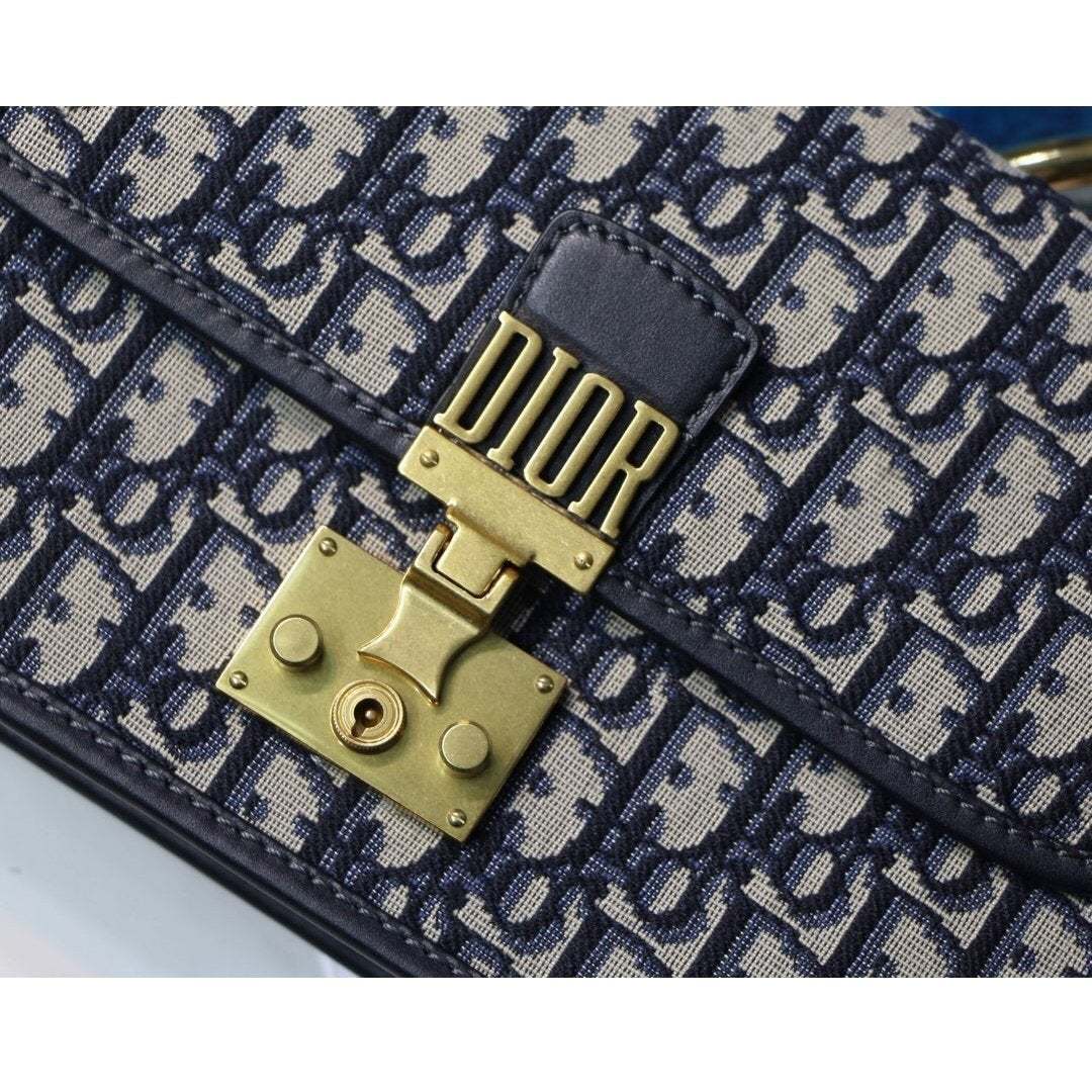 Dior(ディオール) 刺繍入りキャンバス ショルダーバッグ 2色