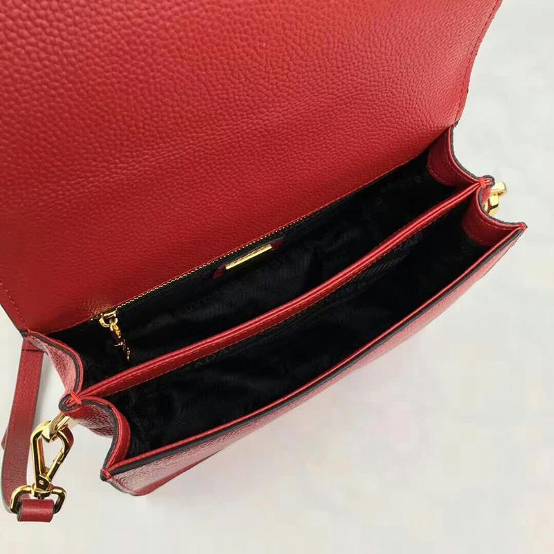 PRADA(プラダ) レザー ショルダーバッグ レッド