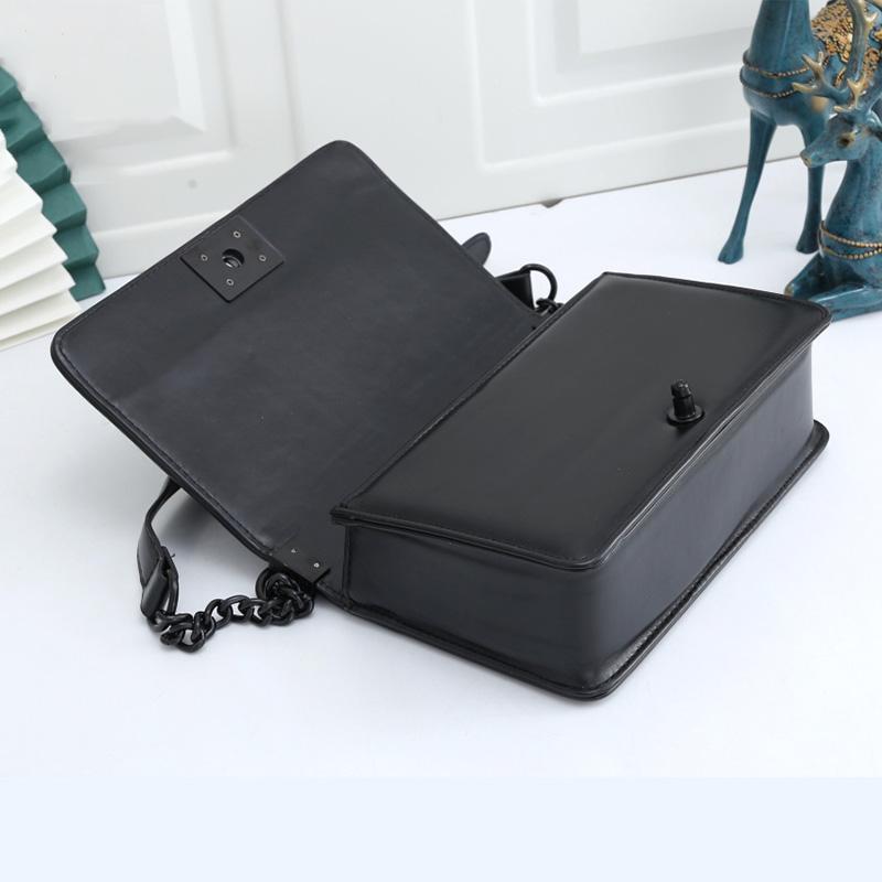 CHANEL(シャネル) BOY CHANEL ハンドバッグ 2色