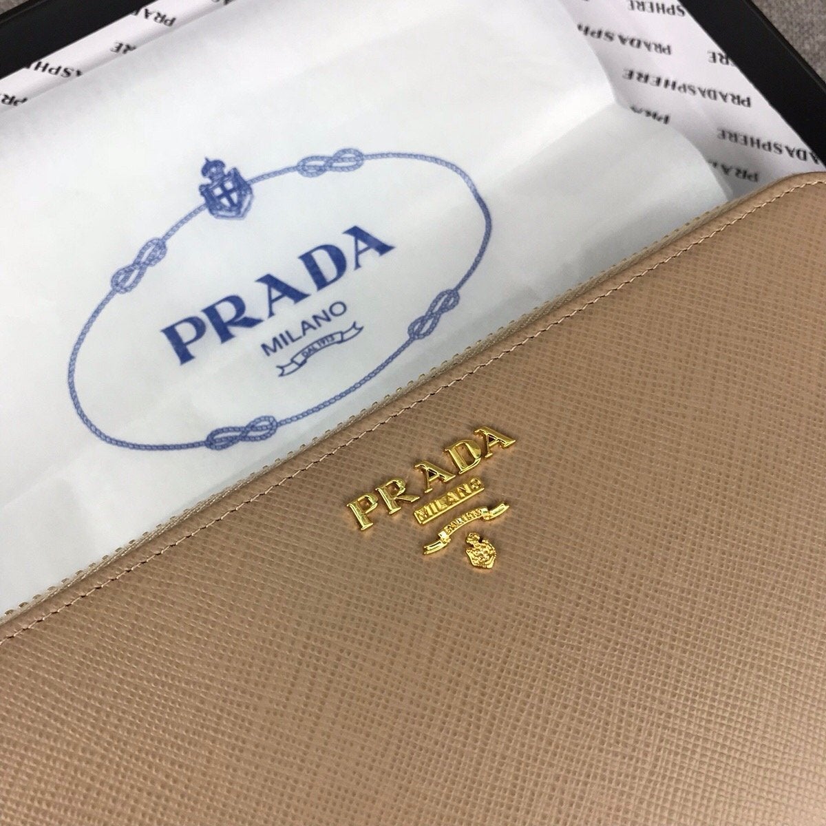 PRADA(プラダ) サフィアーノレザー 財布 カーキ