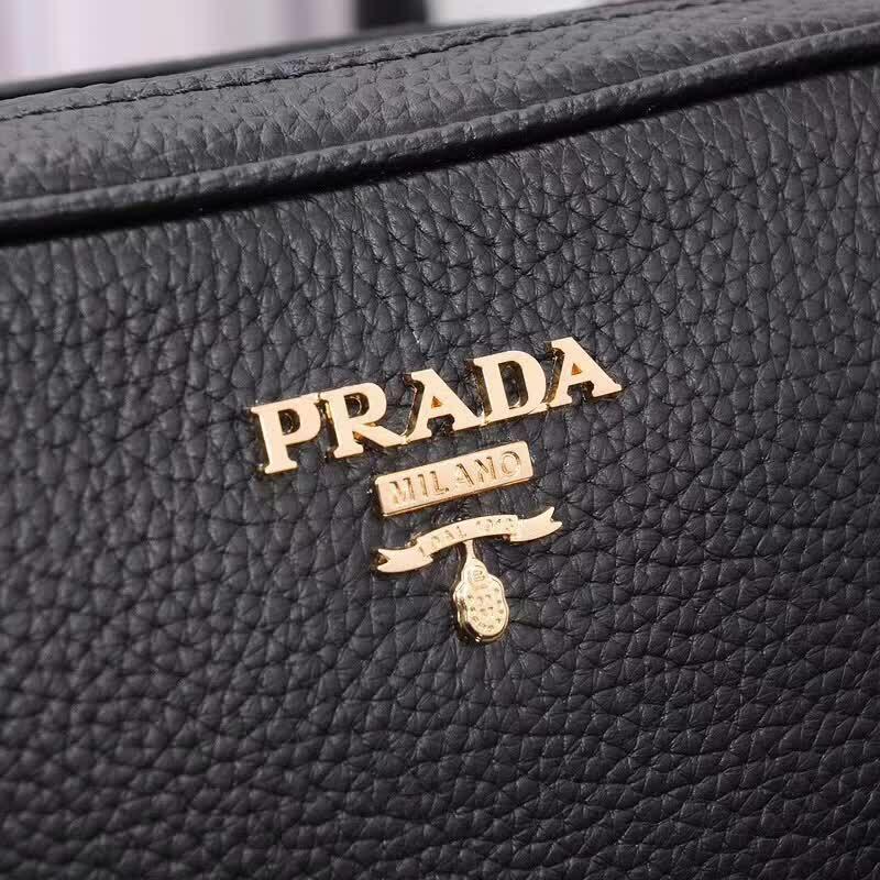PRADA(プラダ) レザー ショルダーバッグ ブラック