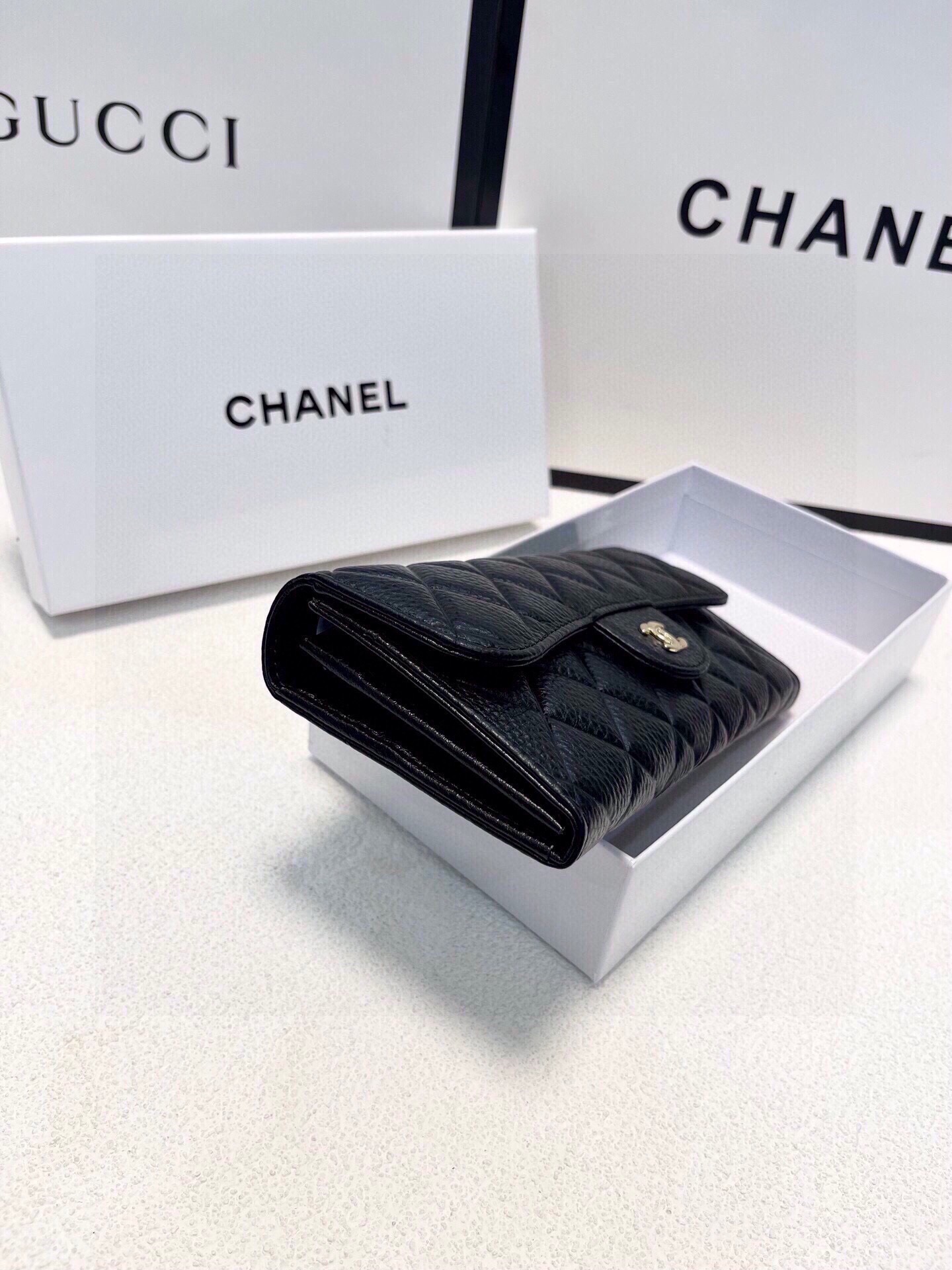 限定30個！CHANEL 財布 小香爆金牛革二つ折り財布 幅19CMx高10CM