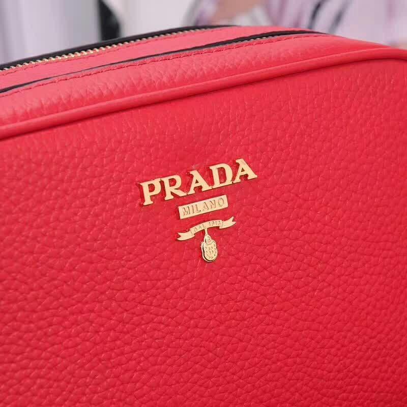 PRADA(プラダ) レザー ショルダーバッグ レッド