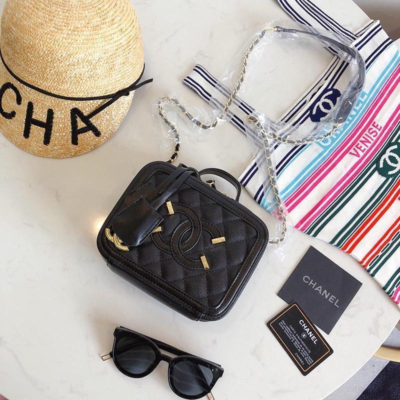 CHANEL(シャネル) チェーン クラッチ 3色