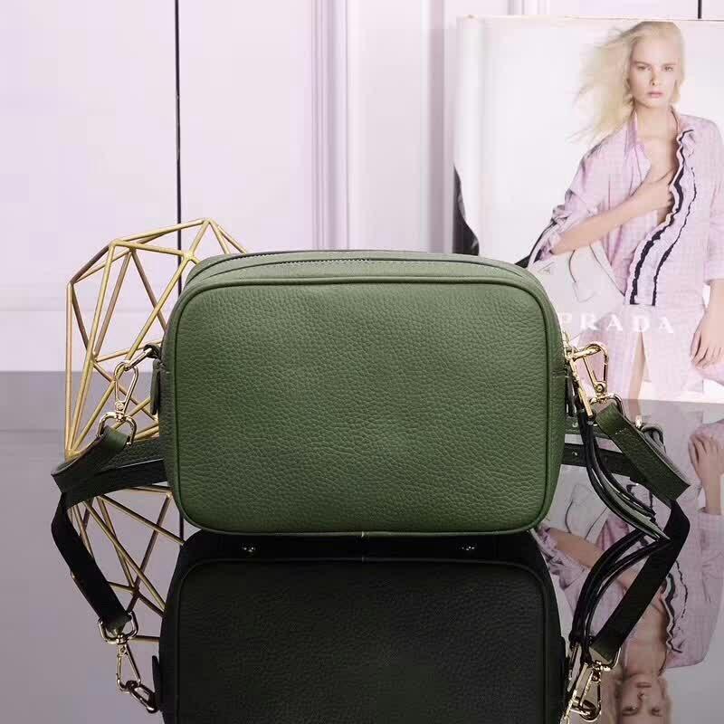 PRADA(プラダ) レザー ショルダーバッグ グリーン