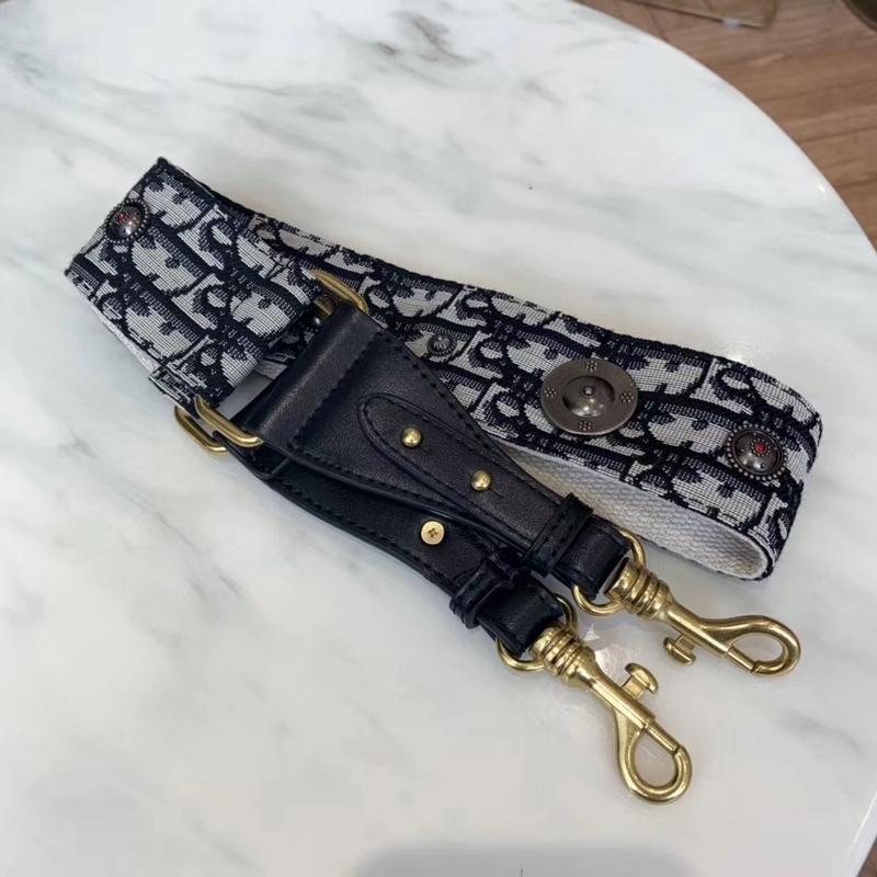 Dior(ディオール) オブリーク “Saddle” バッグ