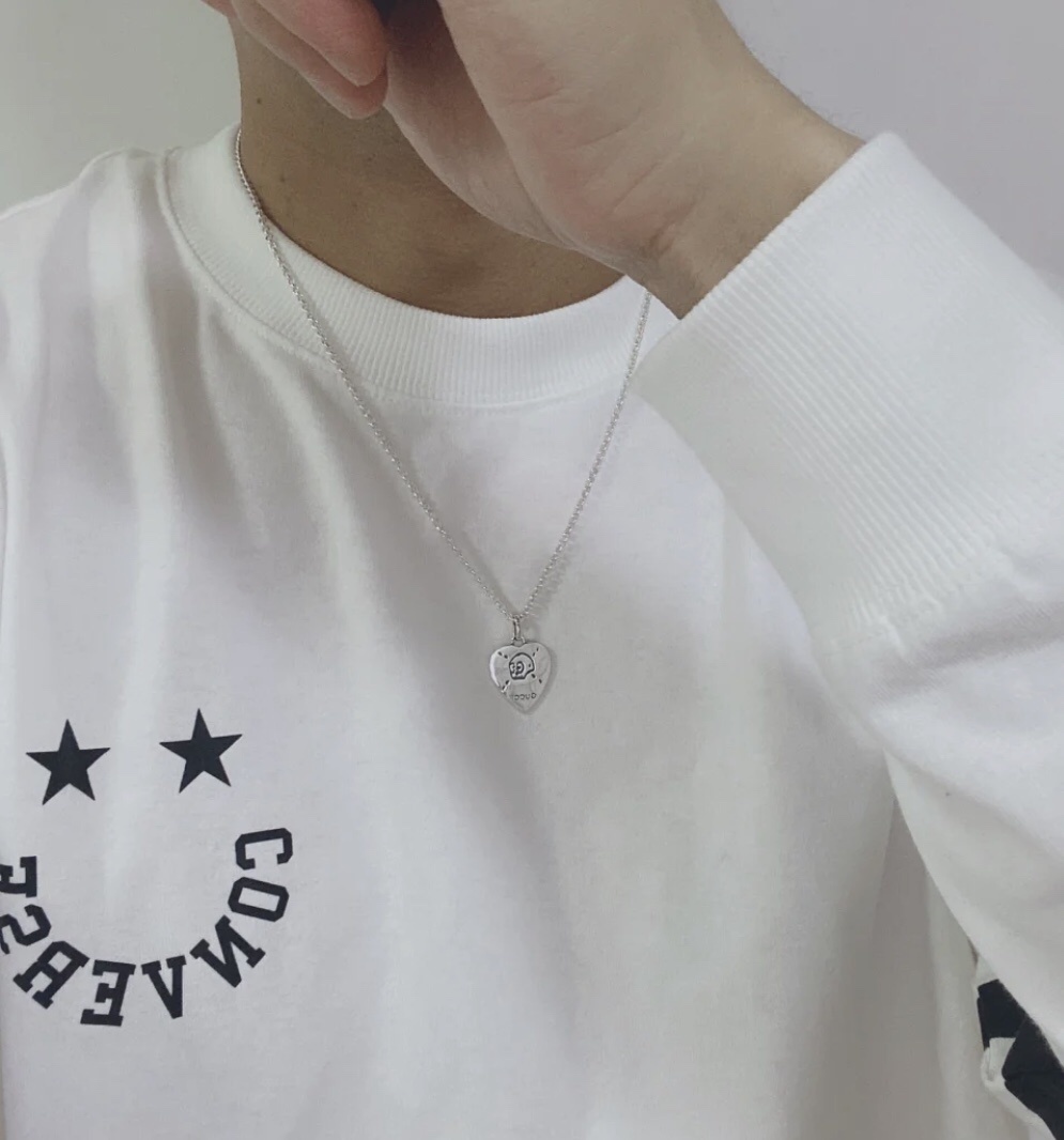 Gucci Ghost のスカルゴーストと愛心（ハート）のネックレス