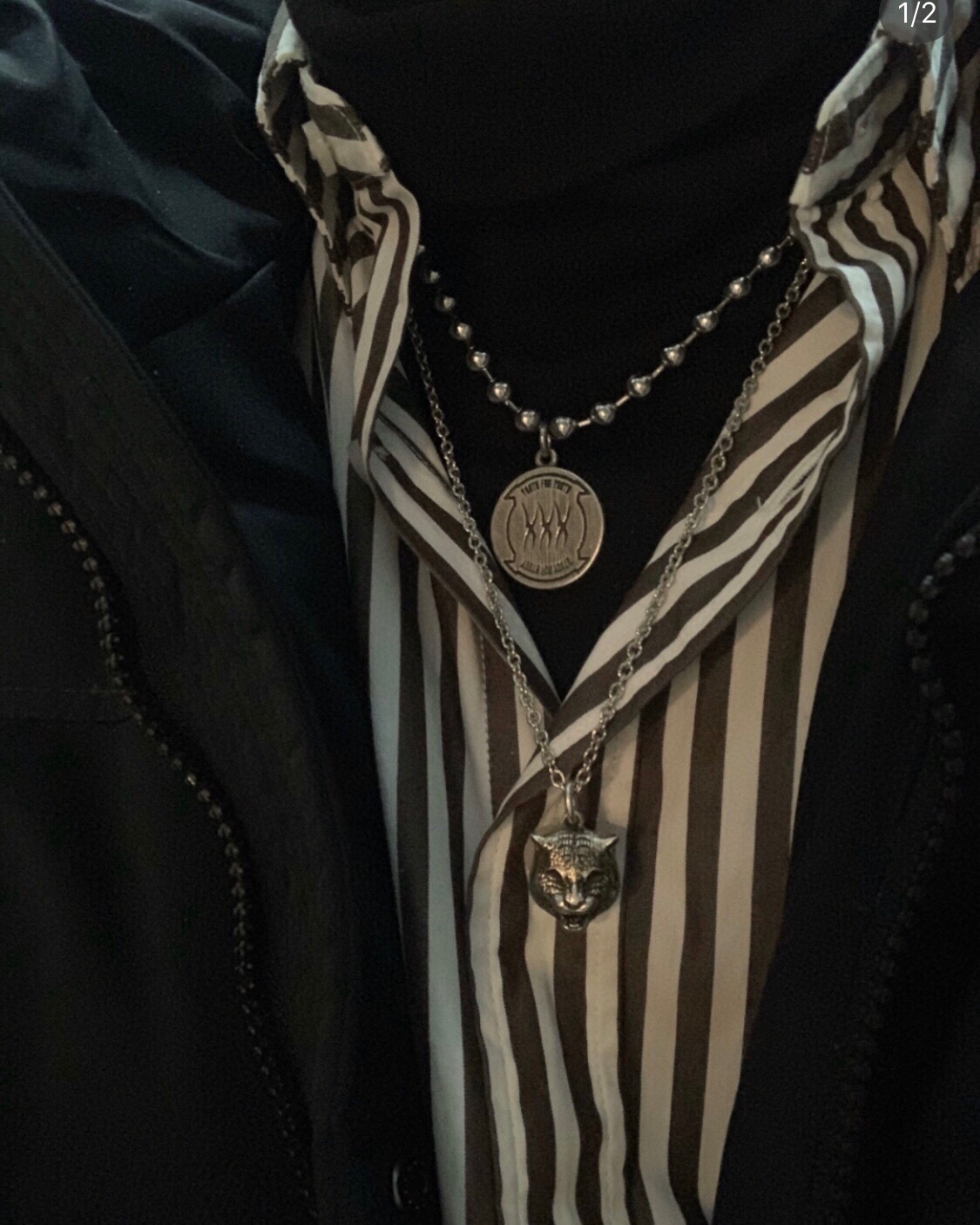 Gucc* のアンティーク調のトラ頭の純銀ネックレス 純銀のネックレスで、ヴィンテージ風のアンティーク加工技術が施されています。