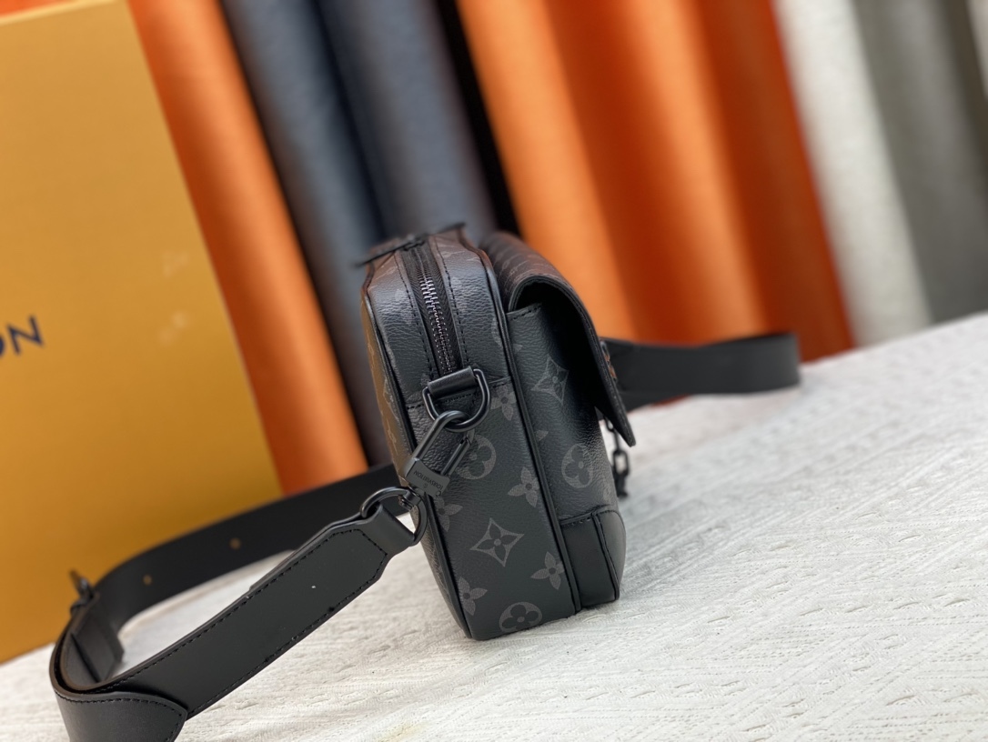 M46795、M23742 の黒いモノグラム柄の Steamer 男性用ポストマンバッグシリーズの魅力の鍵を解き明かす