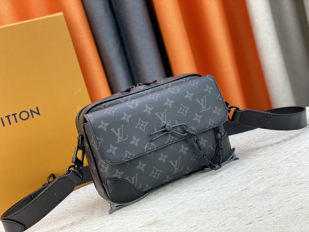 M46795、M23742 の黒いモノグラム柄の Steamer 男性用ポストマンバッグシリーズの魅力の鍵を解き明かす