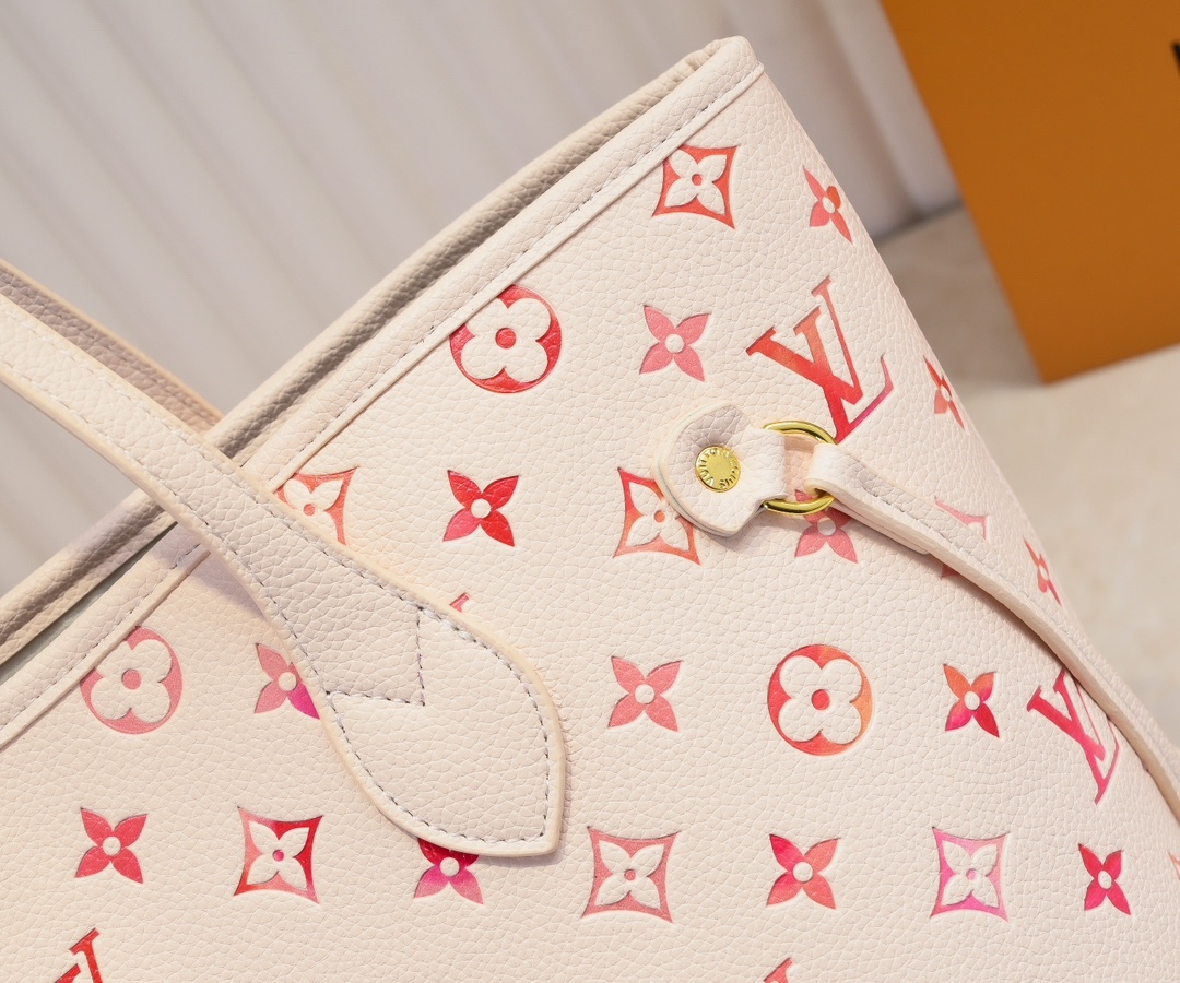 m45684、m45685、m40995（シルクスクリーン印刷）のtote mmハンドバッグです。 