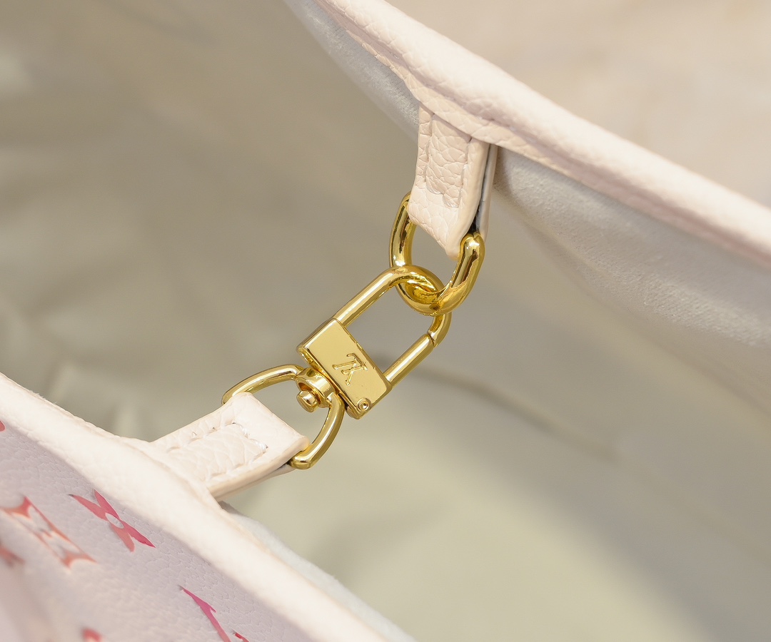 m45684、m45685、m40995（シルクスクリーン印刷）のtote mmハンドバッグです。 