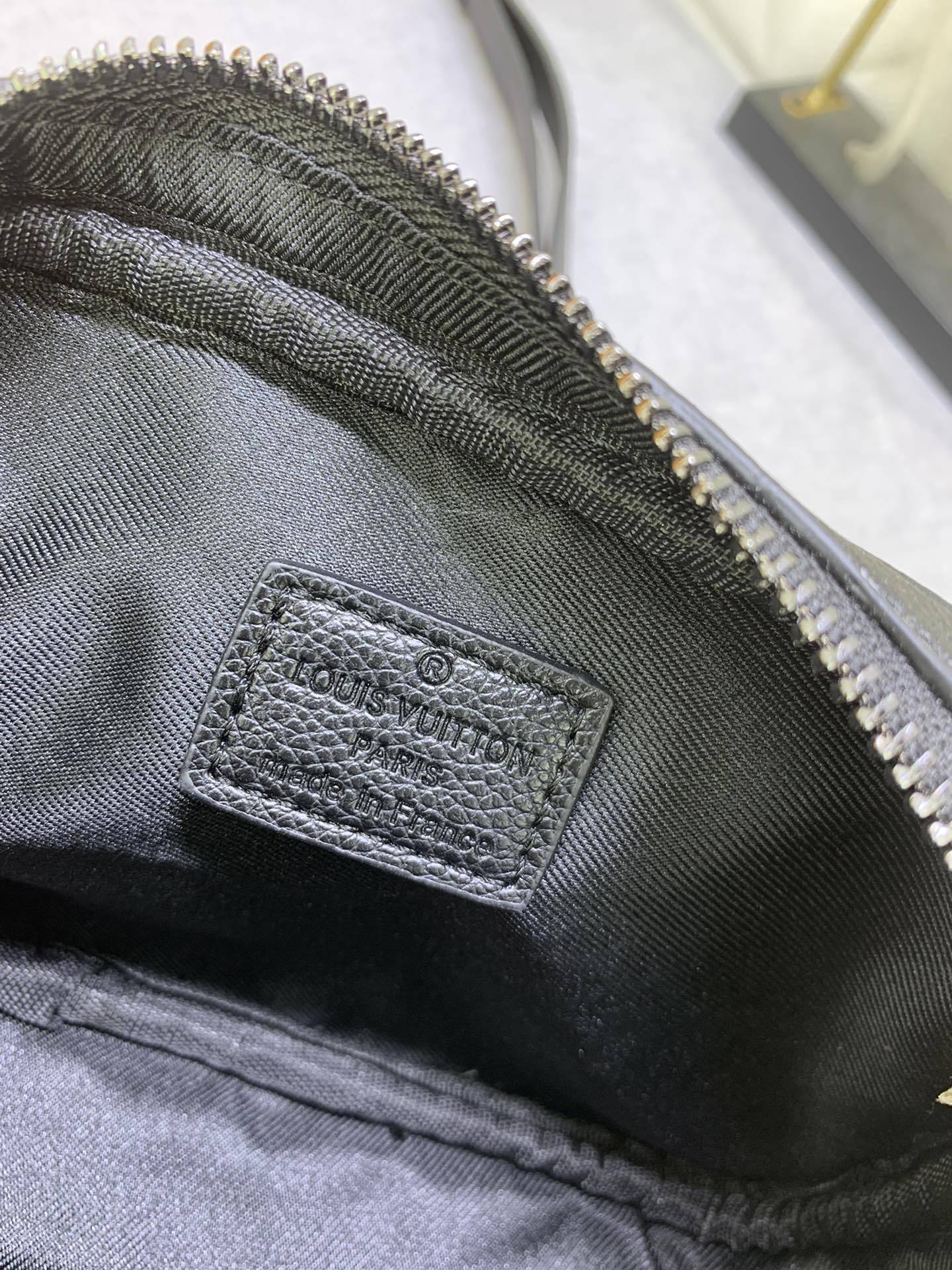 LV メンズ必携！M83383 等ミニポストバッグシリーズ、Zly hx NANO ALPHA ハンドバッグ当季の新寵