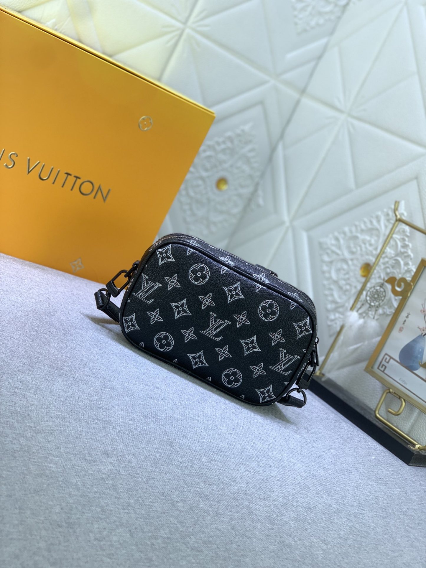 LV メンズ必携！M83383 等ミニポストバッグシリーズ、Zly hx NANO ALPHA ハンドバッグ当季の新寵