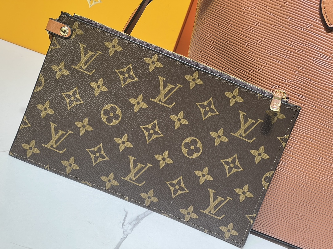 M12755、M12195の水玉波模様で、黒色、ブラウン、緑色、赤色があります。M40995のEpiレザーによって、Neverfullのミッドサイズのハンドバッグが作られています。 