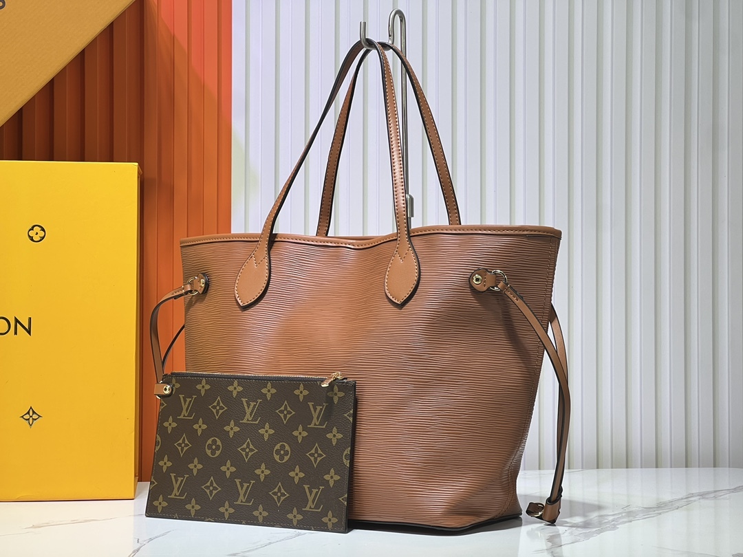 M12755、M12195の水玉波模様で、黒色、ブラウン、緑色、赤色があります。M40995のEpiレザーによって、Neverfullのミッドサイズのハンドバッグが作られています。 