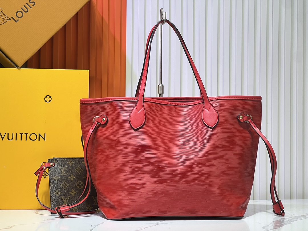 M12755、M12195の水玉波模様で、黒色、ブラウン、緑色、赤色の色展開があります。M40995のEpiレザーを用いたNeverfullのミッドサイズハンドバッグです。 