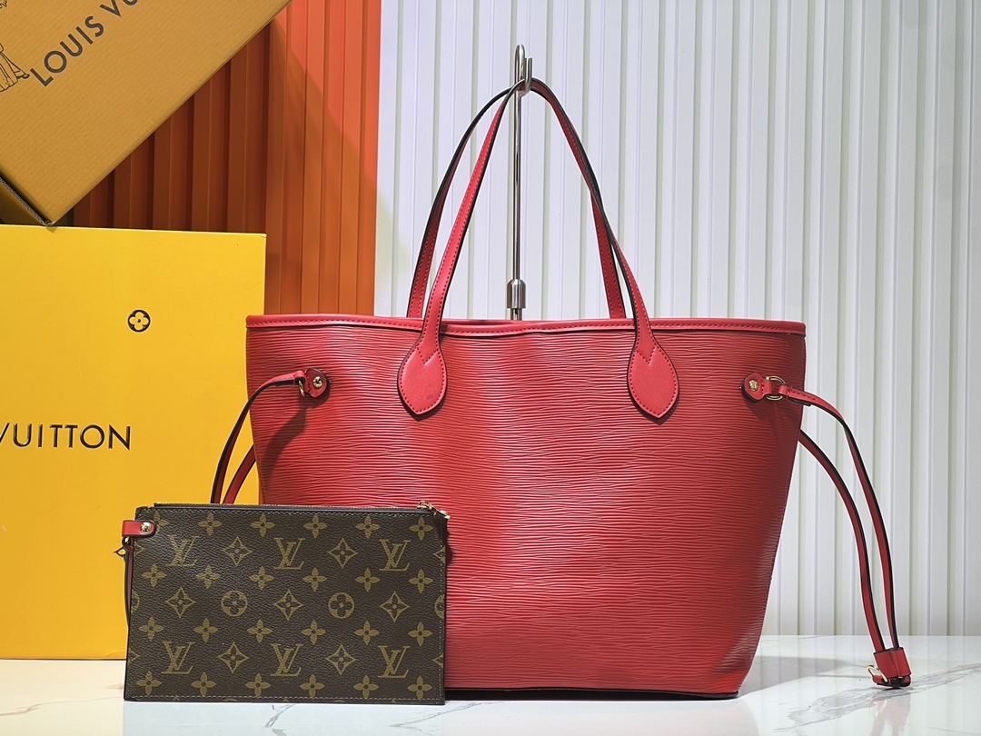 M12755、M12195の水玉波模様で、黒色、ブラウン、緑色、赤色の色展開があります。M40995のEpiレザーを用いたNeverfullのミッドサイズハンドバッグです。 