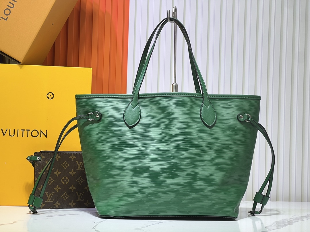 M12755、M12195。水玉波模様で、黒色、ブラウン、緑色、赤色のカラーがあります。M40995のEpiレザーを使用したNeverfullのミッドサイズのハンドバッグです。 