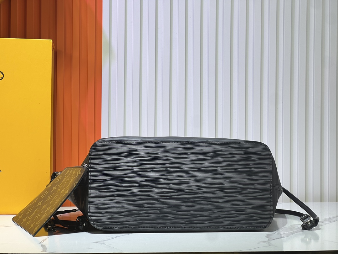 M12755、M12195。水玉波模様で、黒色、ブラウン、緑色、赤色があります。M40995のEpiレザーは、Neverfull のミッドサイズ（MM）ハンドバッグに使用されています。 