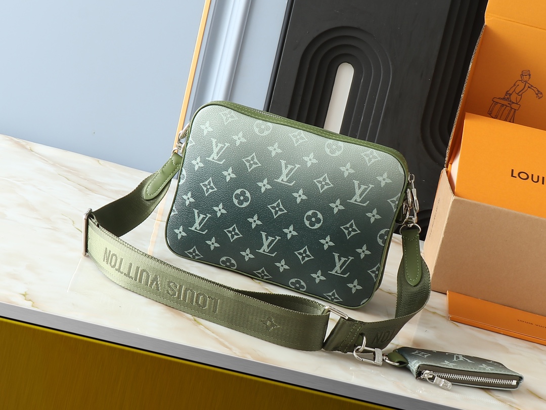 ルイヴィトンの M11592 と M69443 漸変色 男性用バッグ 3 点セットシリーズは、洗練されたデザインと機能性が魅力的です。