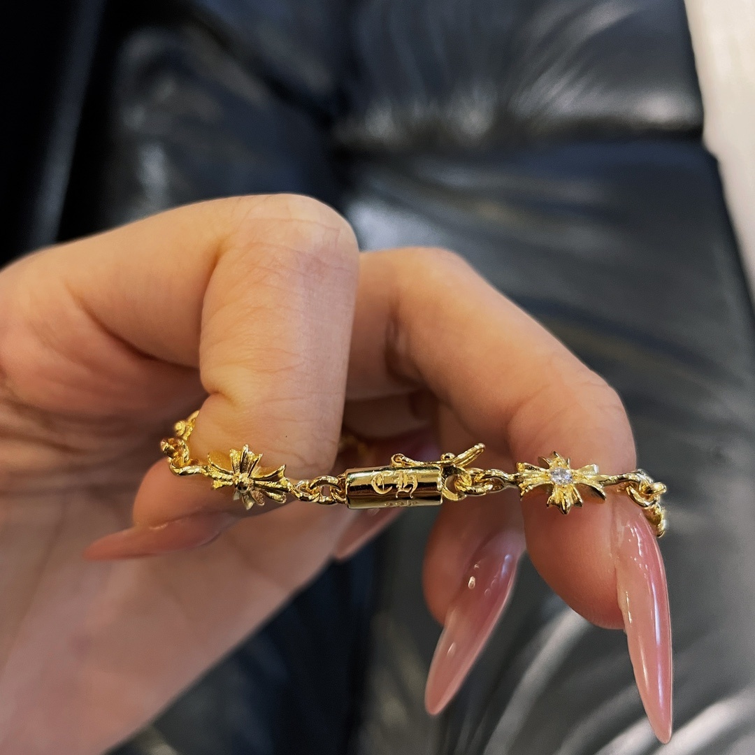 Chrome Hearts（クロム・ハーツ）の 22K 金メッキで石を埋めたクロスブレスレット