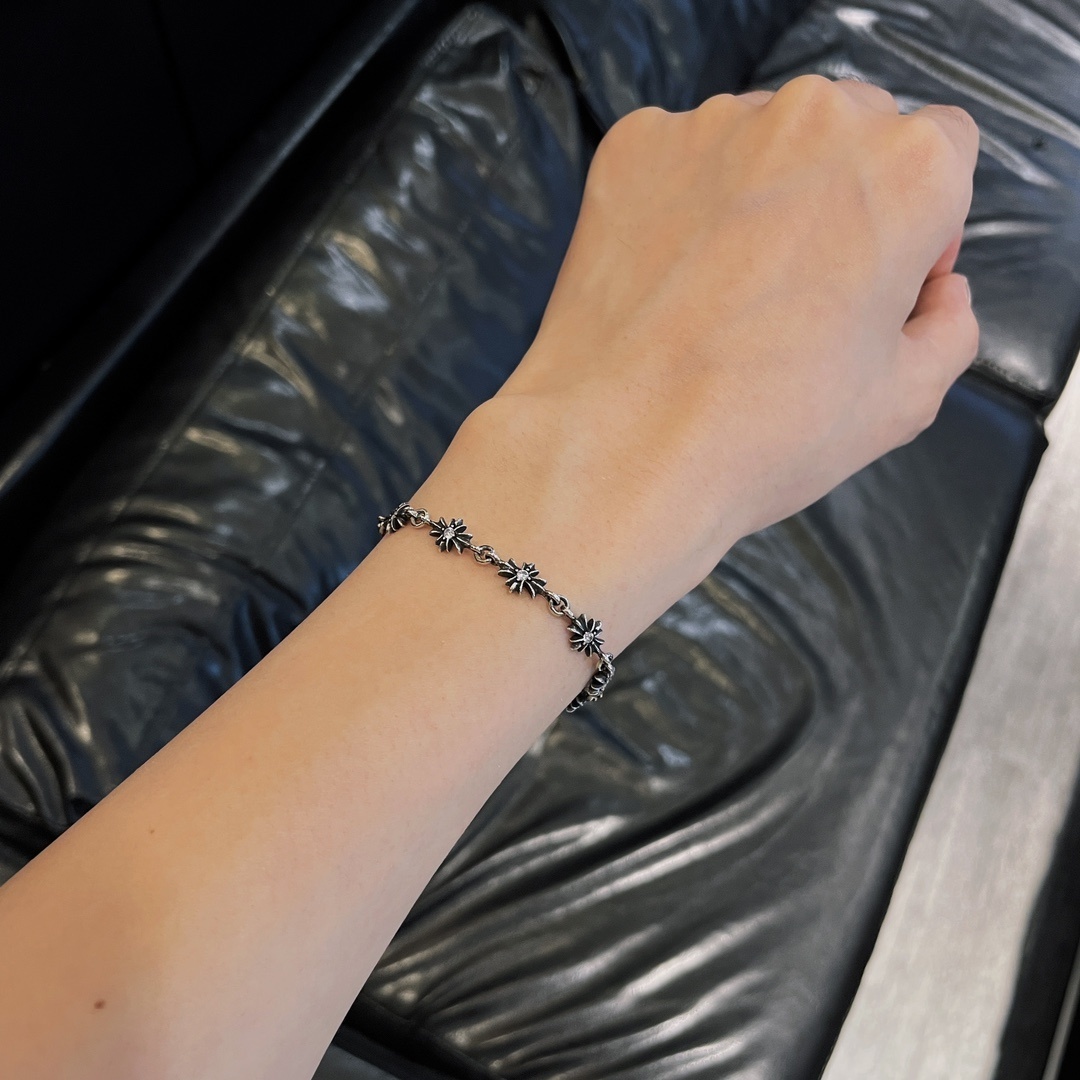 Chrome Hearts（クロム・ハーツ）の石を嵌めた十字架ブレスレット