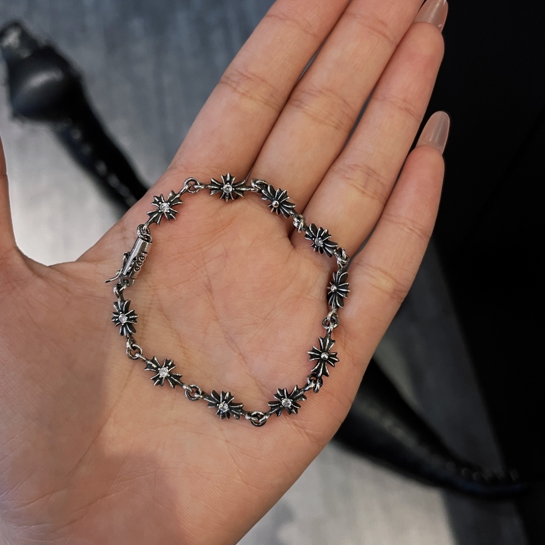 Chrome Hearts（クロム・ハーツ）の石を嵌めた十字架ブレスレット