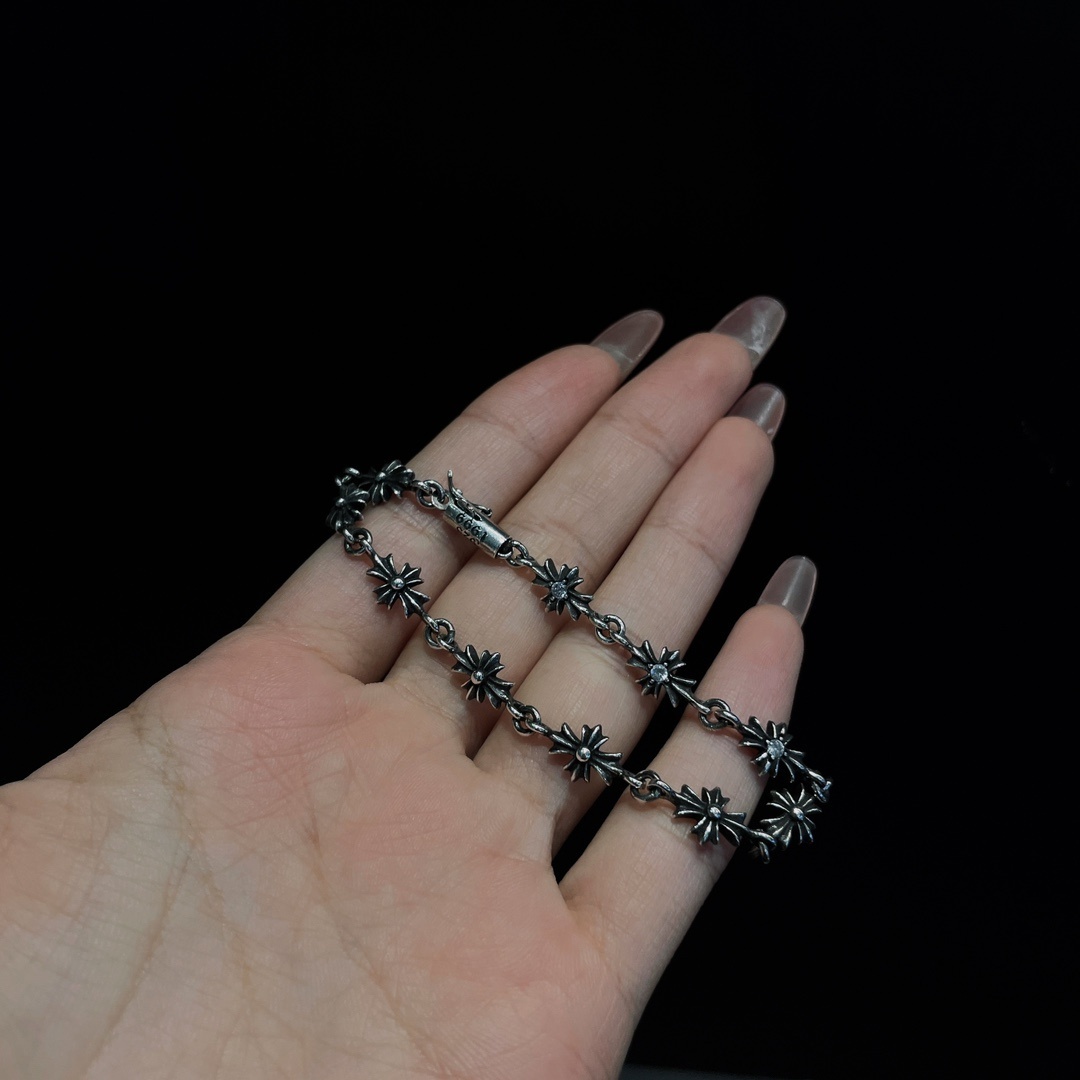 Chrome Hearts（クロム・ハーツ）の石を嵌めた十字架ブレスレット