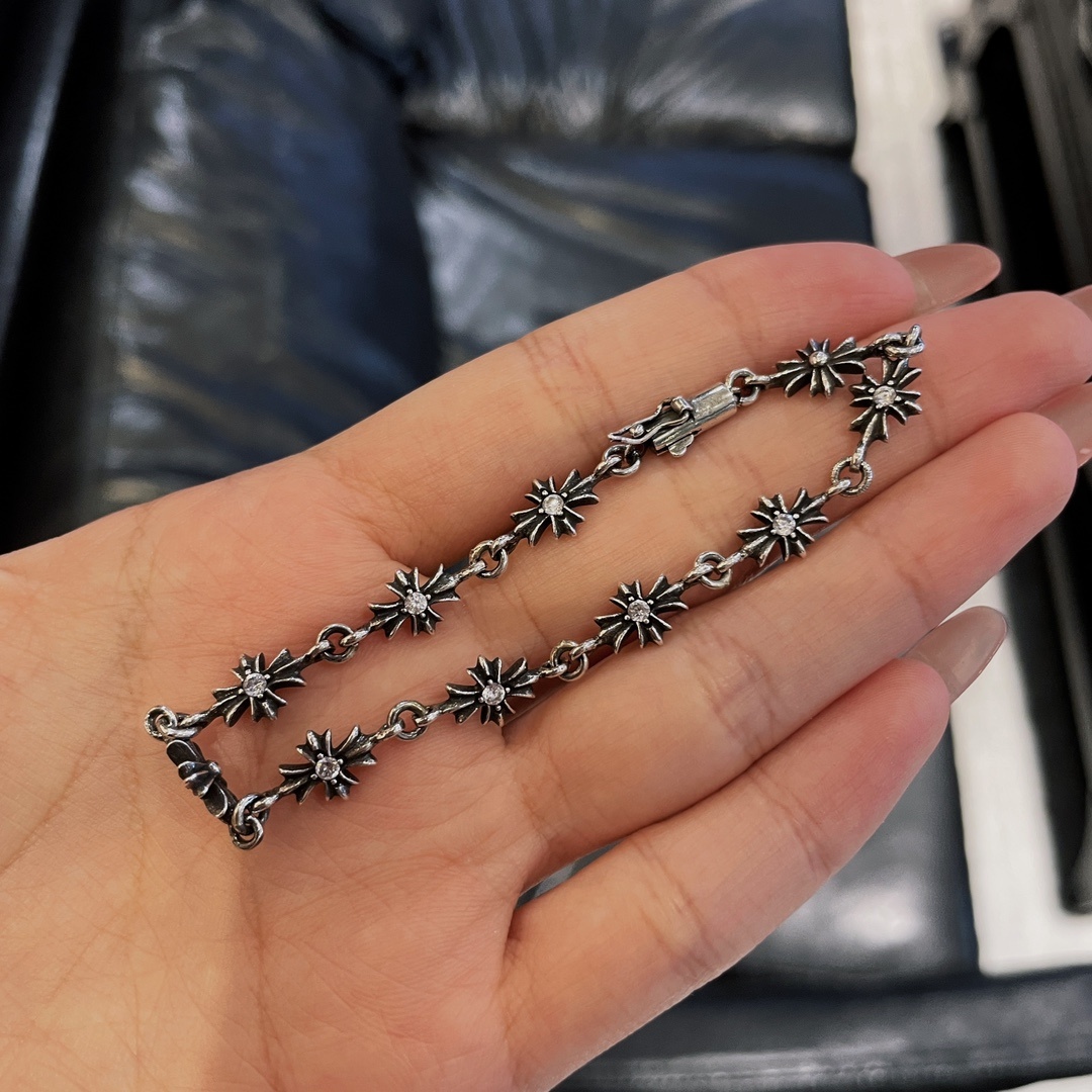 Chrome Hearts（クロム・ハーツ）の石を嵌めた十字架ブレスレット