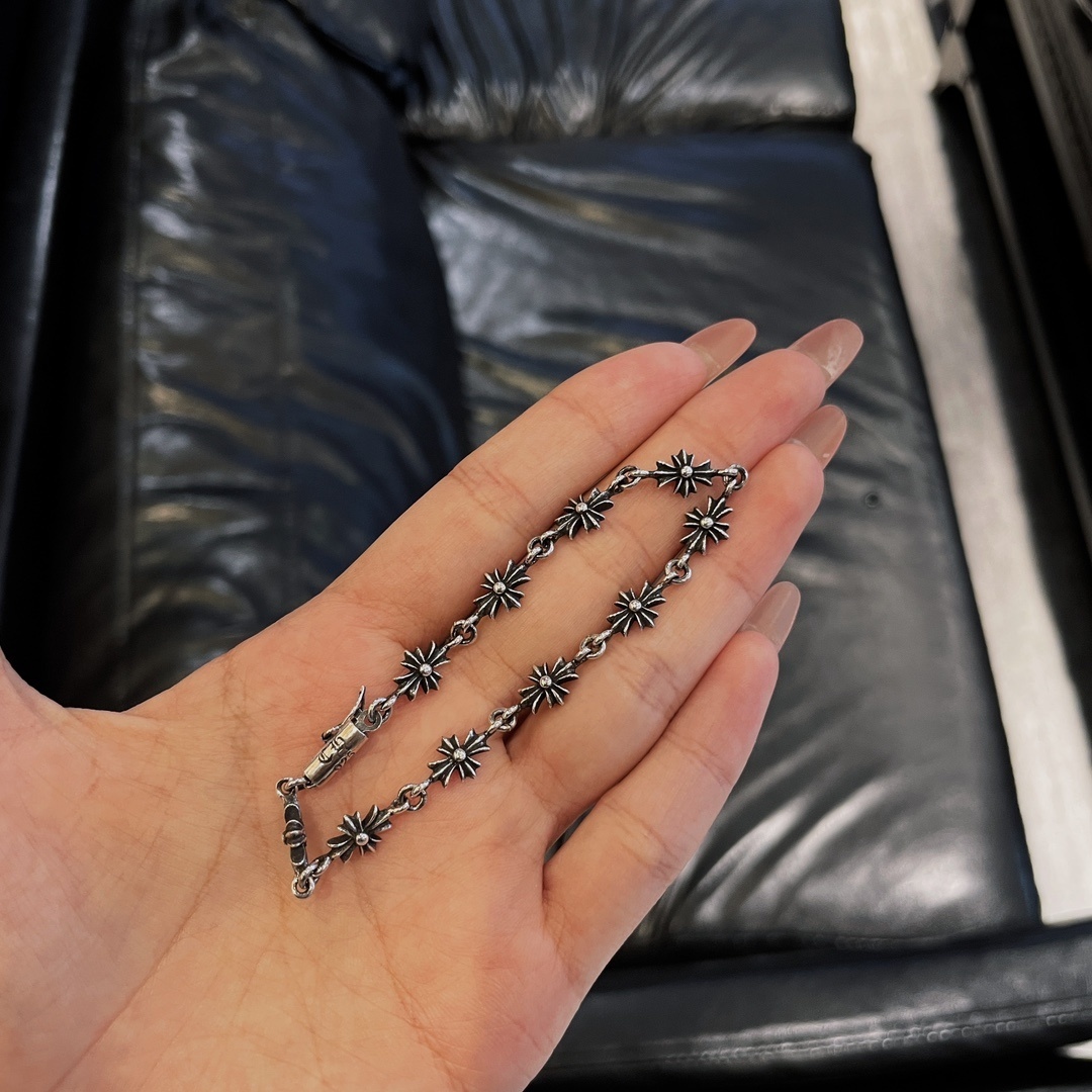 Chrome Hearts（クロム・ハーツ）の石を嵌めた十字架ブレスレット