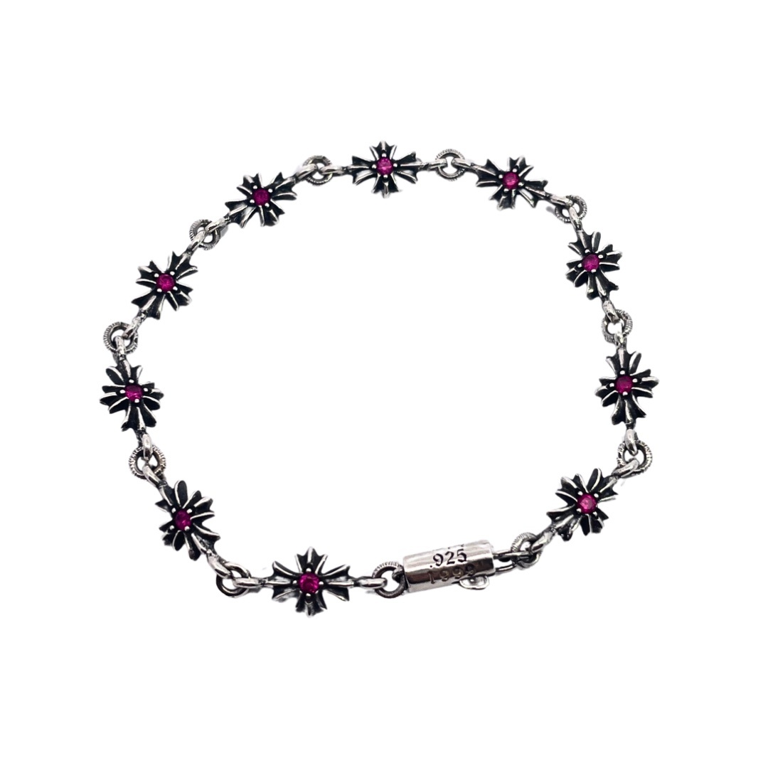 Chrome Hearts（クロム・ハーツ）の赤ダイヤモンドを飾った十字架ブレスレット