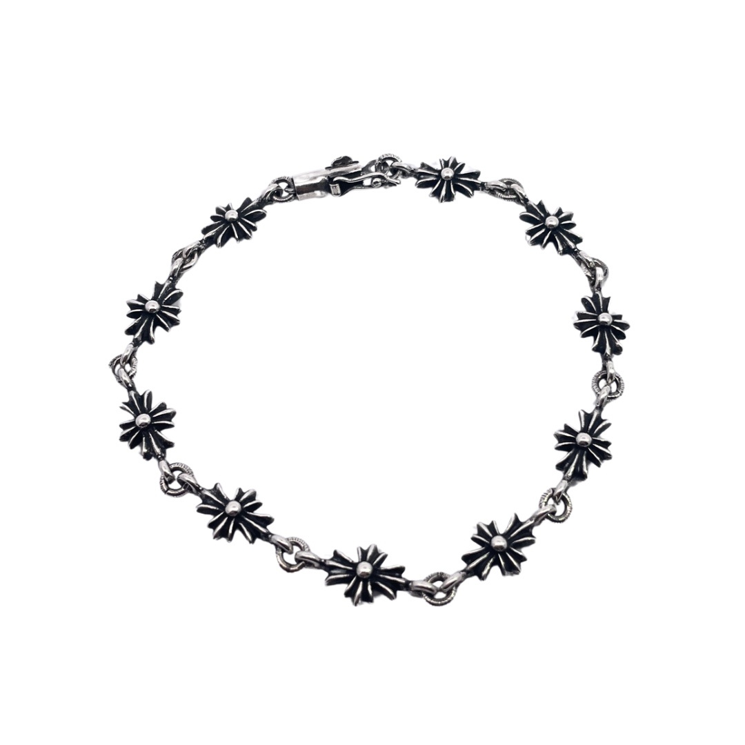 Chrome Hearts（クロム・ハーツ）の赤ダイヤモンドを飾った十字架ブレスレット