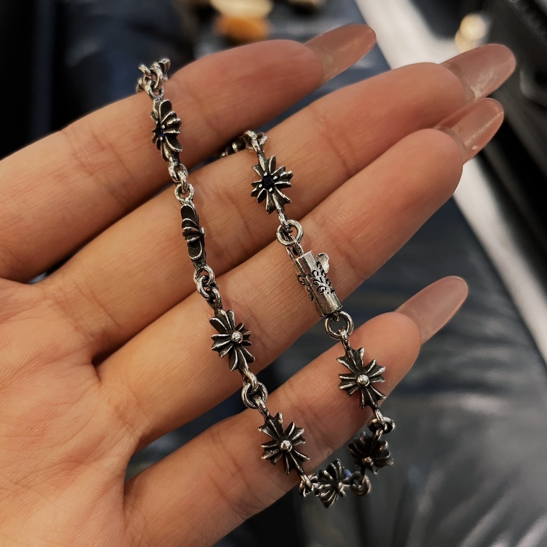 Chrome Hearts（クロム・ハーツ）のブルーダイヤモンドを飾った十字架ブレスレット