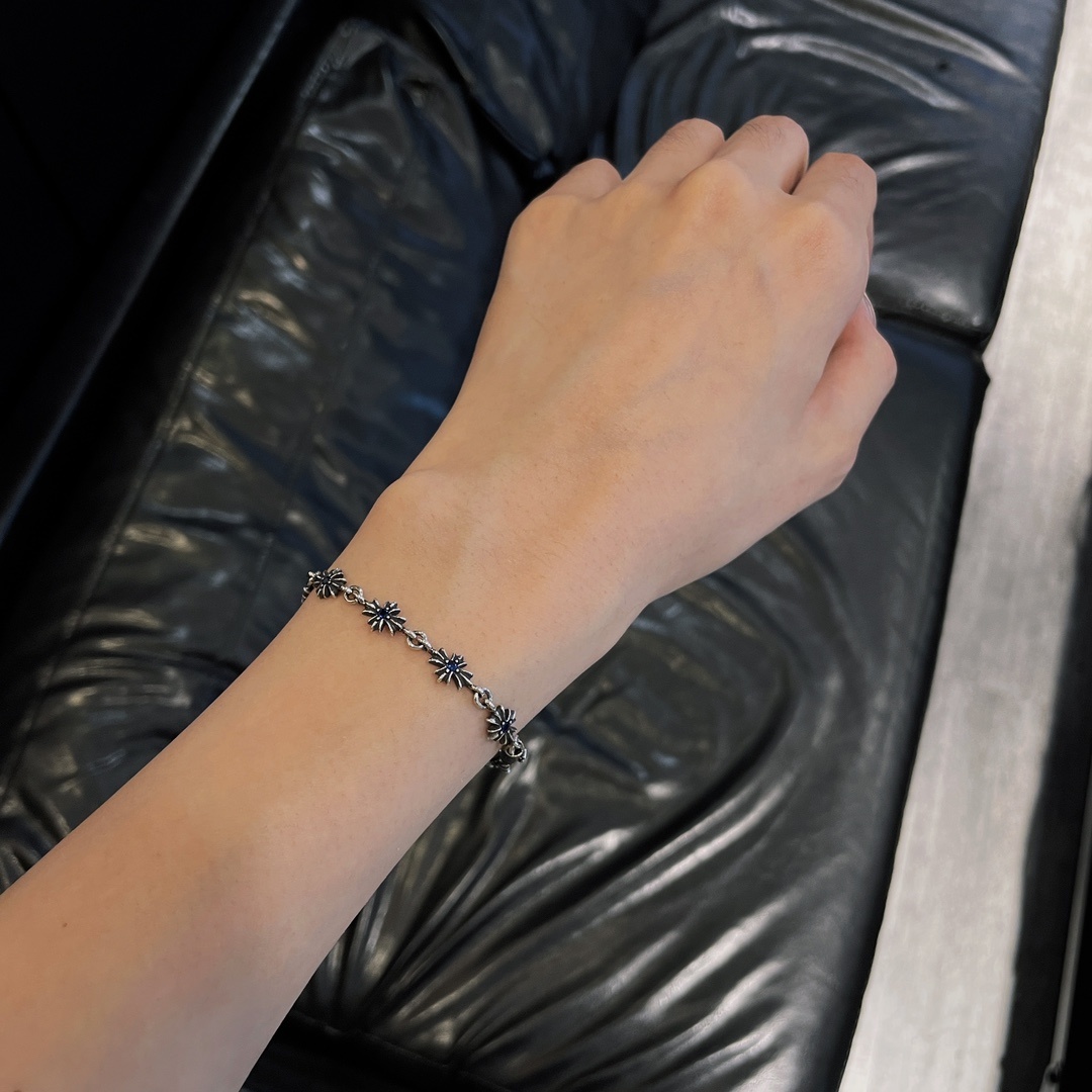 Chrome Hearts（クロム・ハーツ）のブルーダイヤモンドを飾った十字架ブレスレット