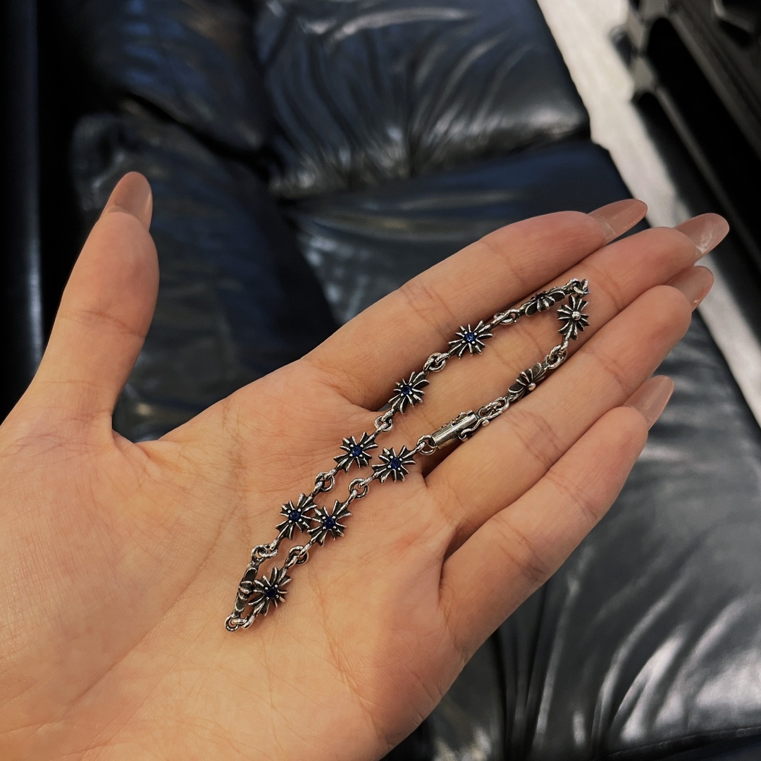 Chrome Hearts（クロム・ハーツ）のブルーダイヤモンドを飾った十字架ブレスレット