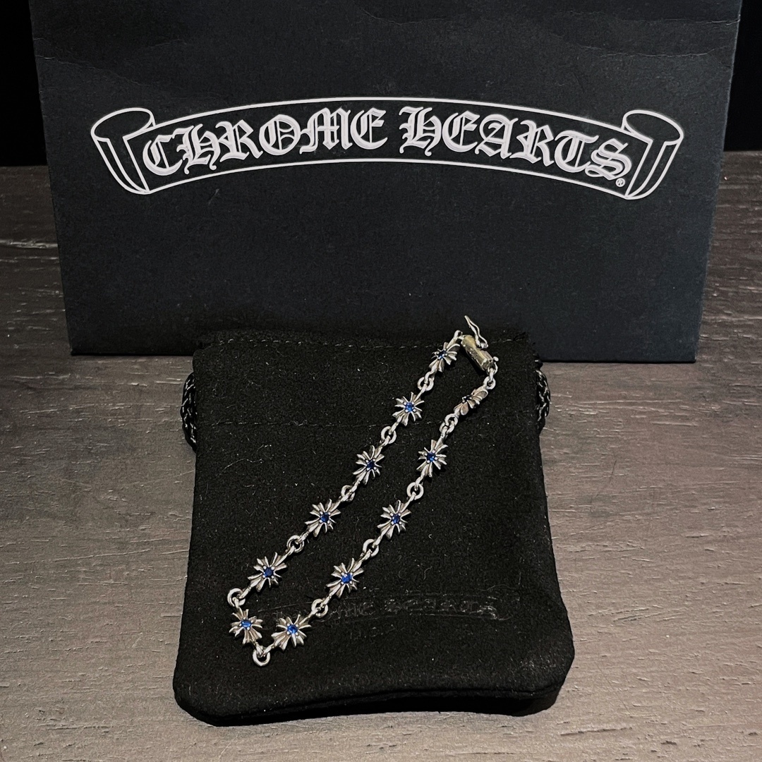 Chrome Hearts（クロム・ハーツ）のブルーダイヤモンドを飾った十字架ブレスレット