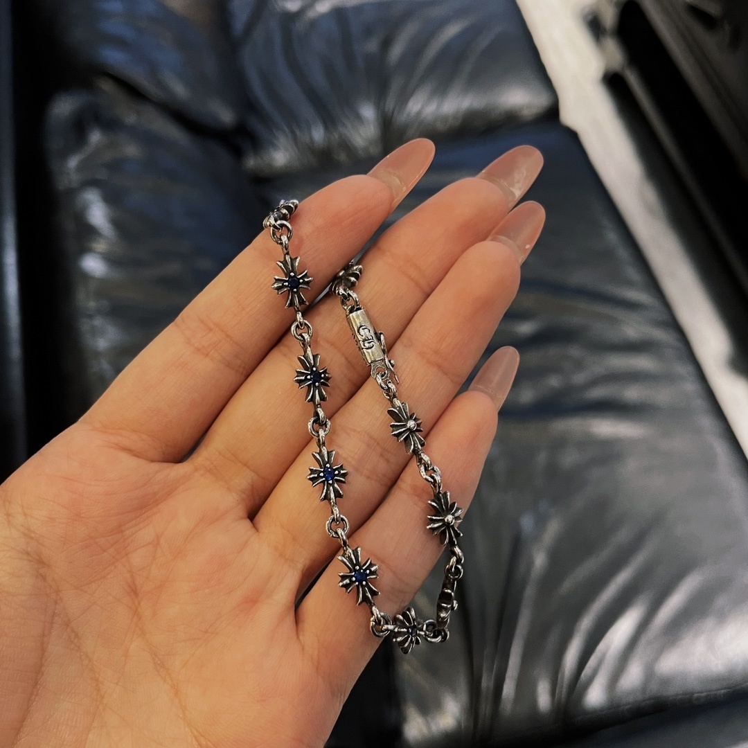 Chrome Hearts（クロム・ハーツ）のブルーダイヤモンドを飾った十字架ブレスレット