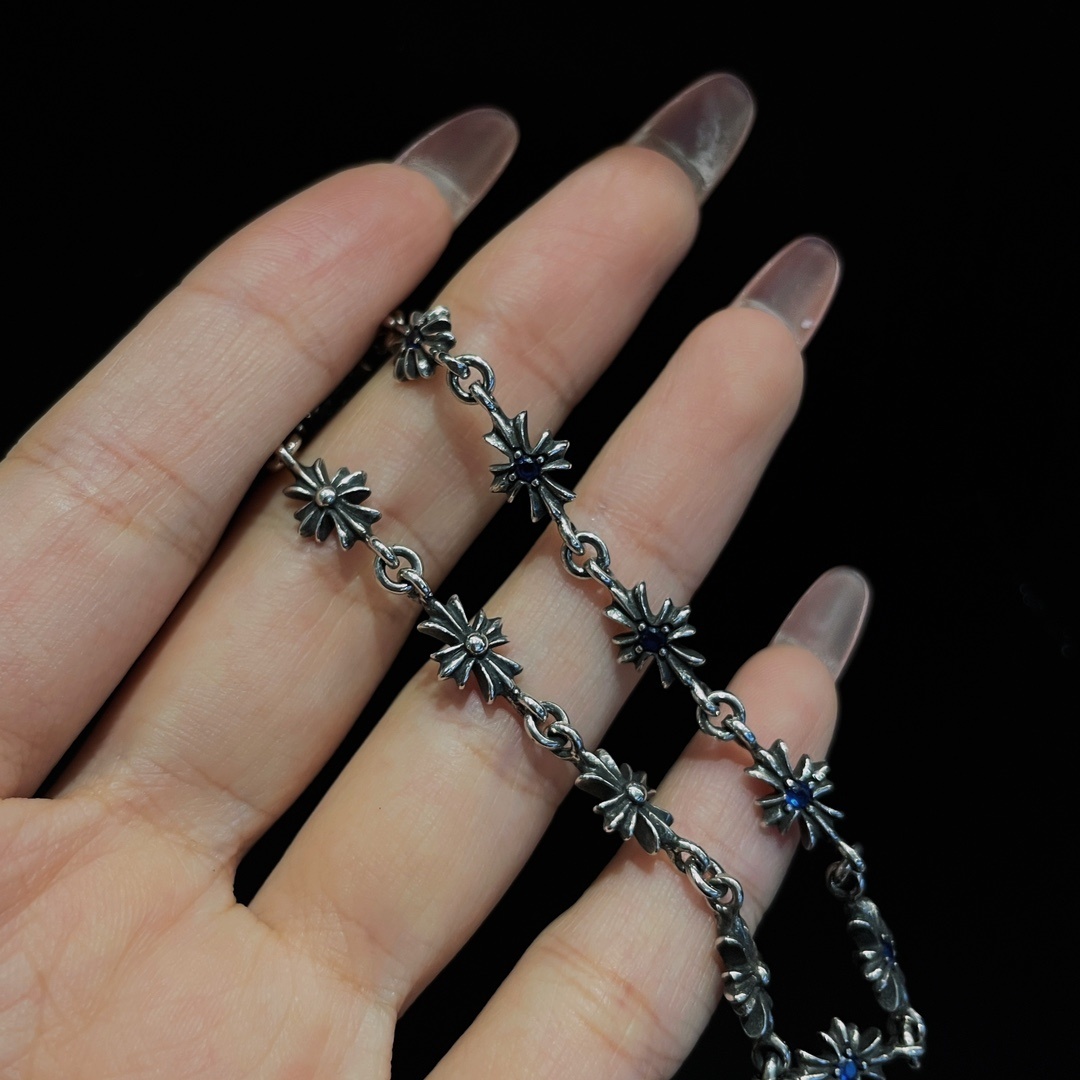 Chrome Hearts（クロム・ハーツ）のブルーダイヤモンドを飾った十字架ブレスレット