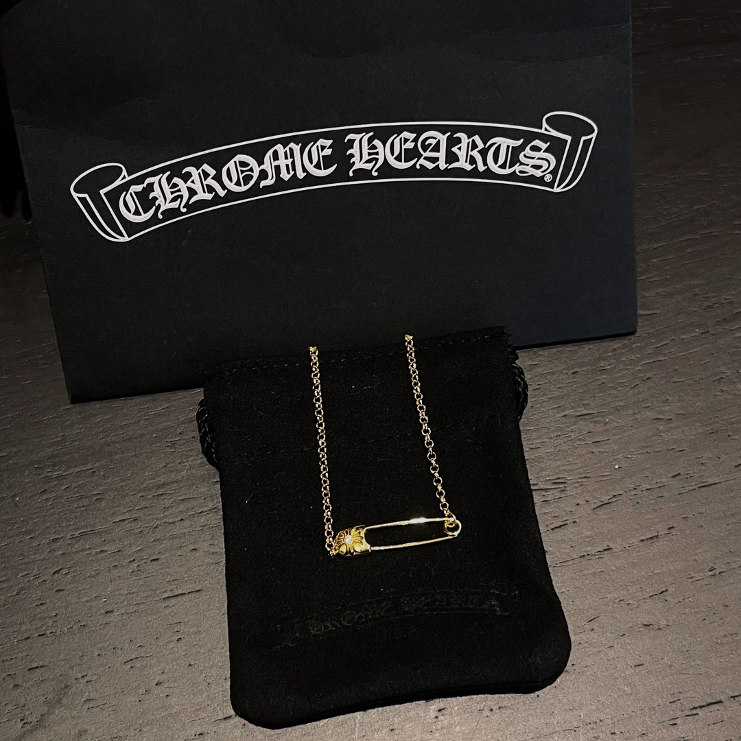 Chrome Hearts（クロム・ハーツ）の金メッキで石を飾ったピンネックレス