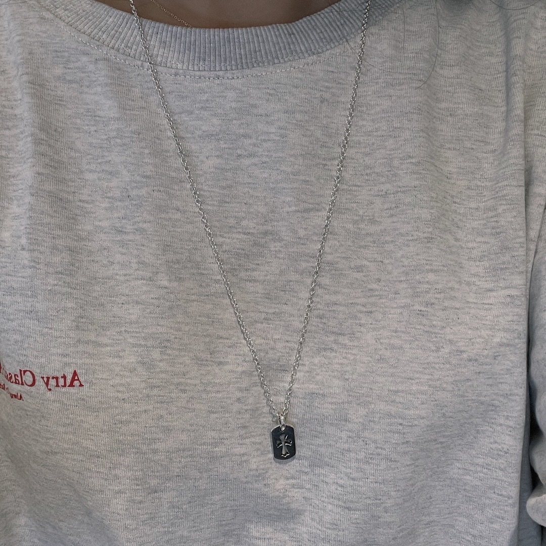 Chrome Hearts（クロム・ハーツ）の透かし彫りの十字架入りの小さなミリタリータグ