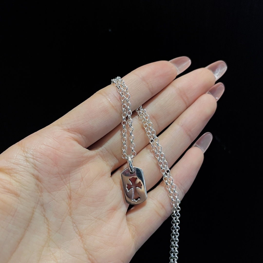 Chrome Hearts（クロム・ハーツ）の透かし彫りの十字架入りの小さなミリタリータグ