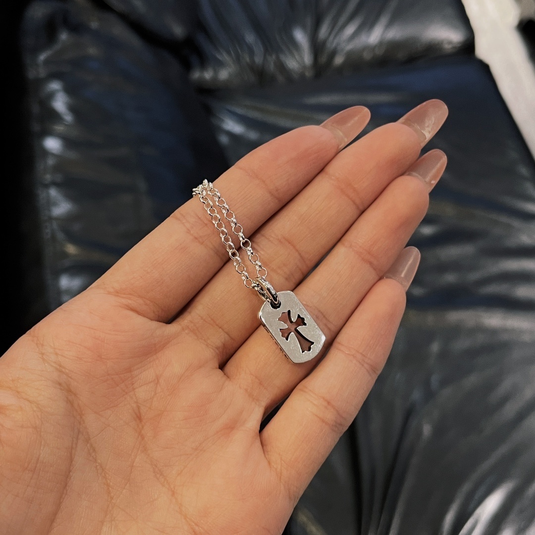 Chrome Hearts（クロム・ハーツ）の透かし彫りの十字架入りの小さなミリタリータグ