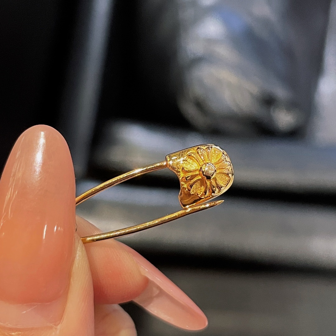 Chrome Hearts（クロム・ハーツ）の金メッキのピン