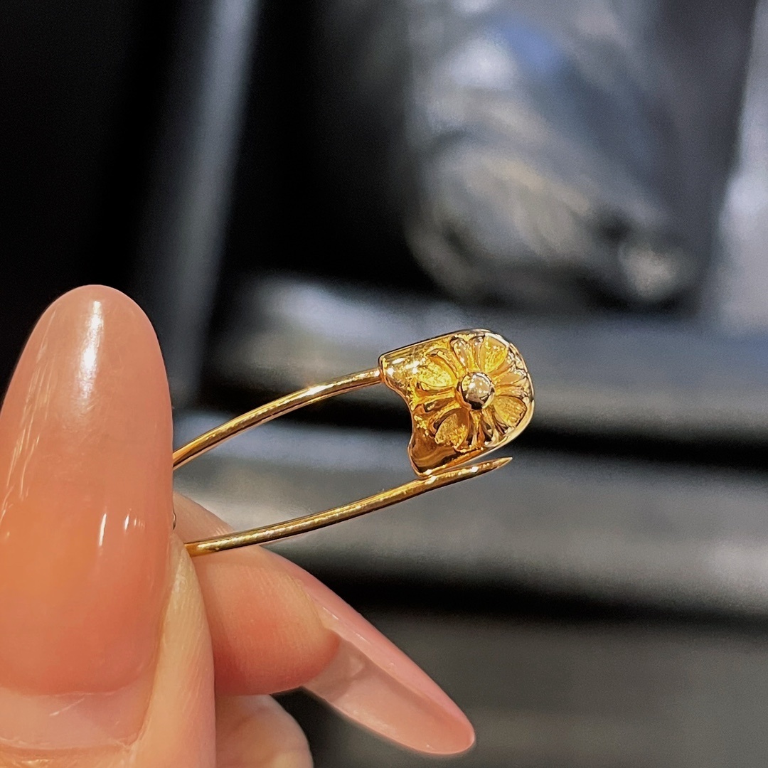 Chrome Hearts（クロム・ハーツ）の金メッキのピン