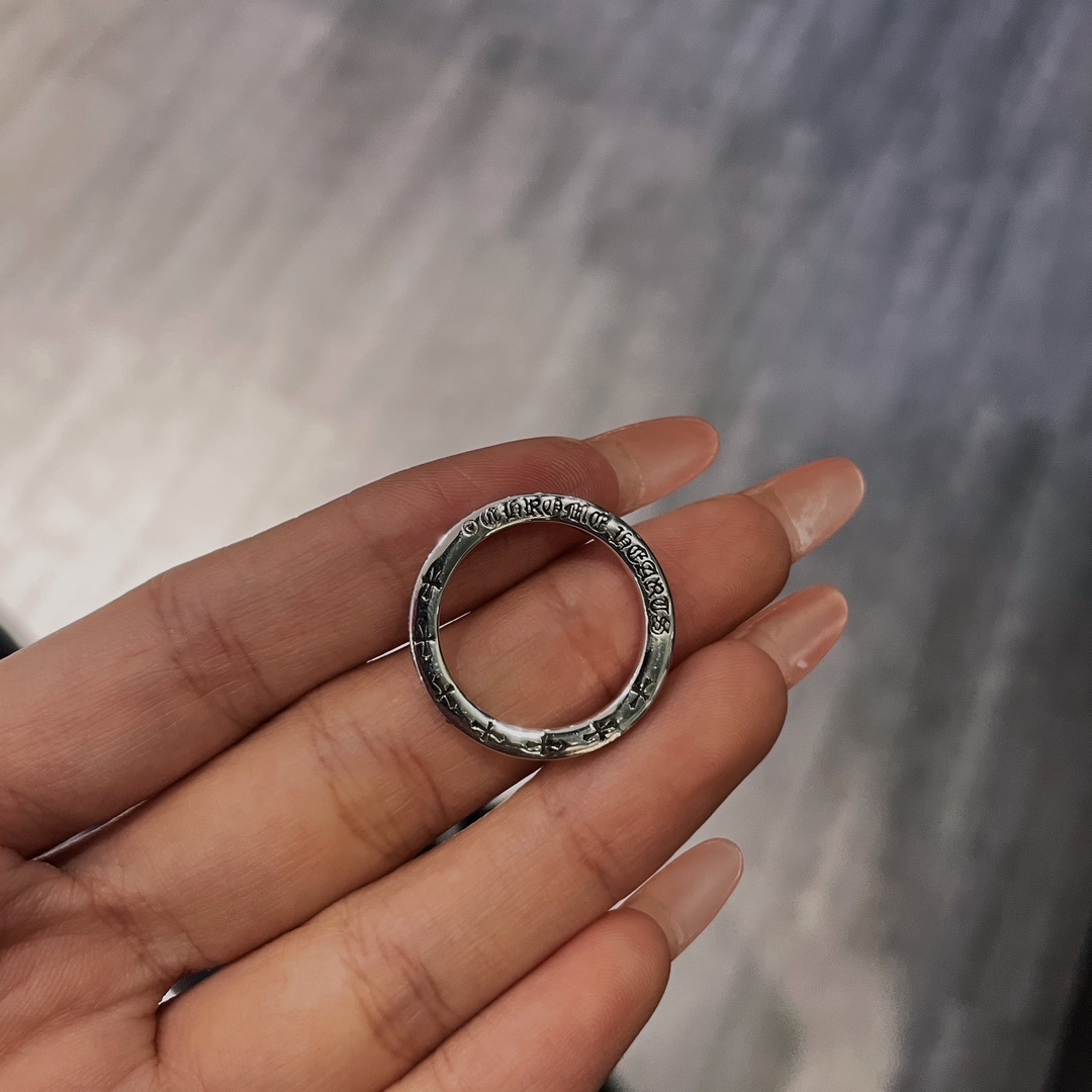 Chrome Hearts（クロム・ハーツ）の幅 3mm で全面に青色ダイヤモンドを埋めたストリップコクーンリング