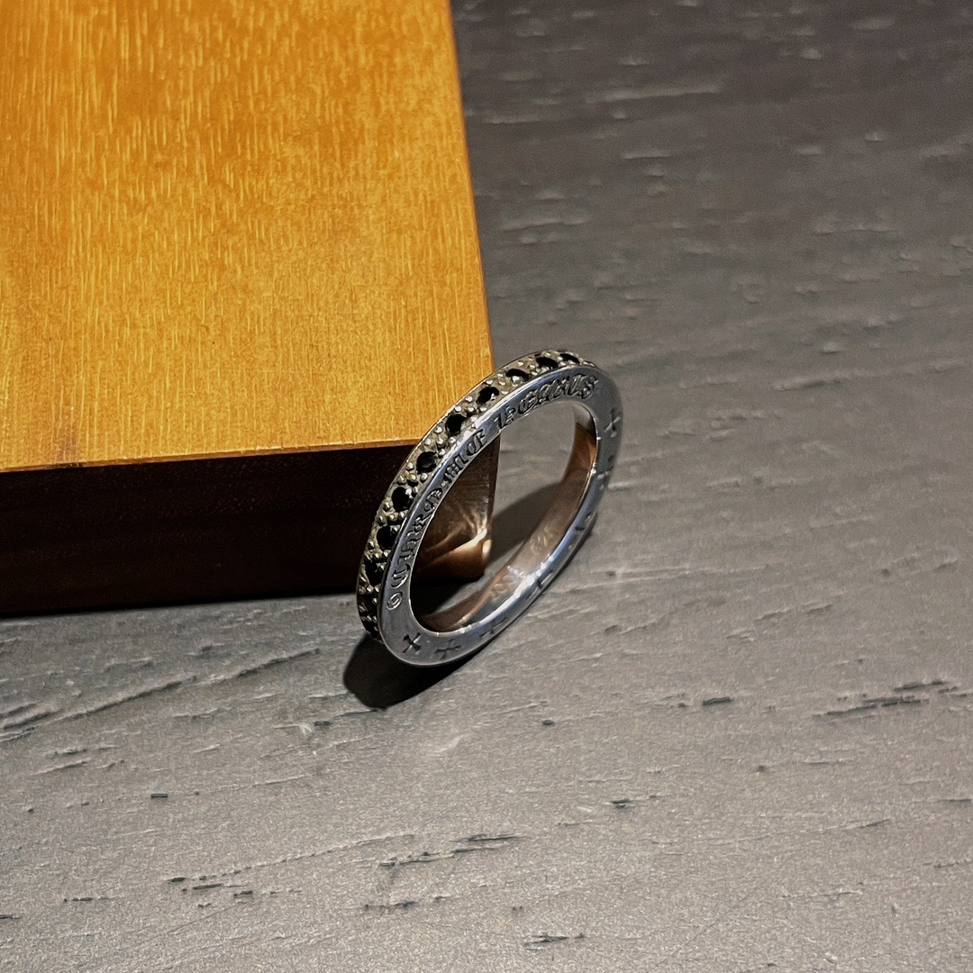 Chrome Hearts（クロム・ハーツ）の幅 3mm で全面に青色ダイヤモンドを埋めたストリップコクーンリング