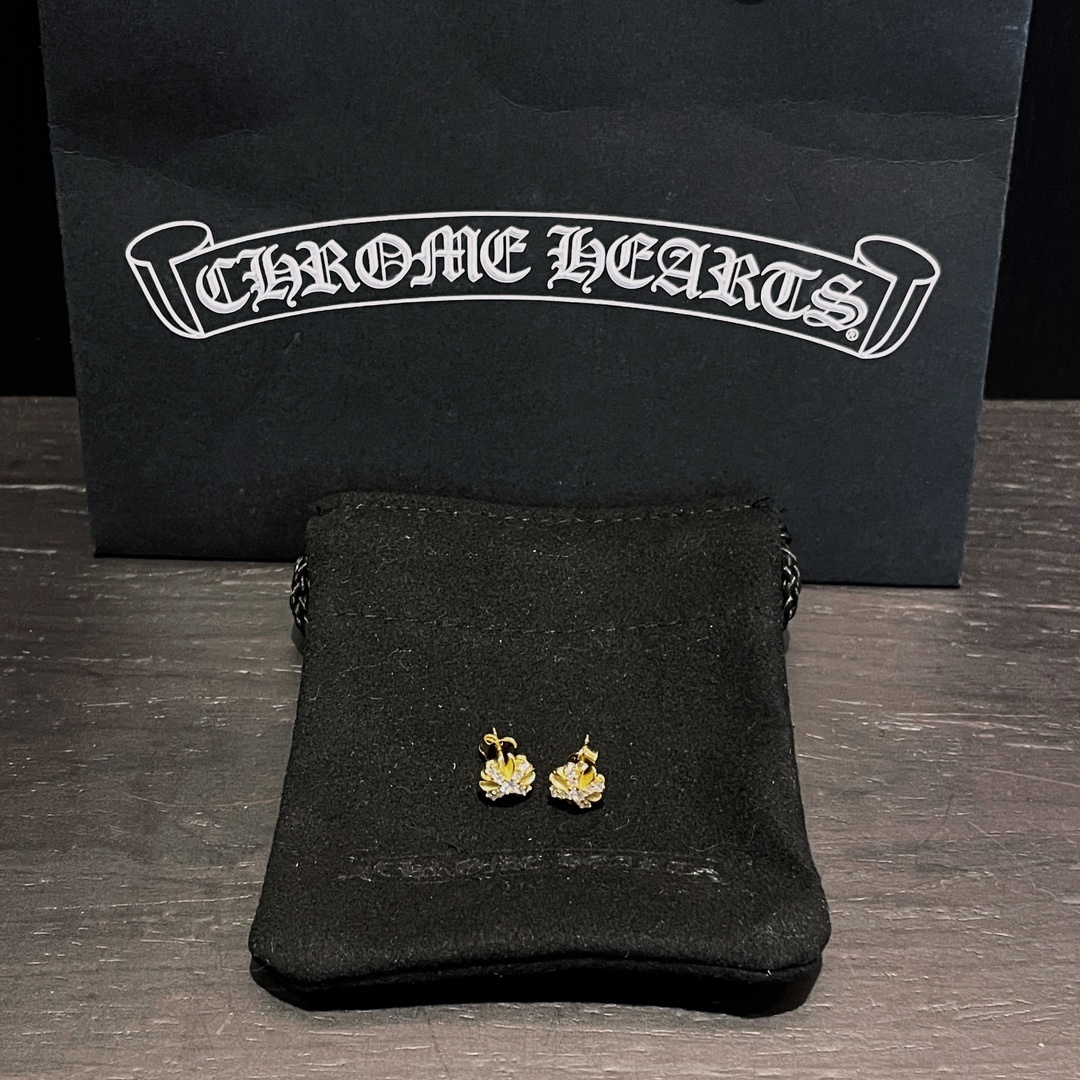 Chrome Hearts（クロム・ハーツ）の金メッキで全面に石を埋めたクロスフラワーイヤリング