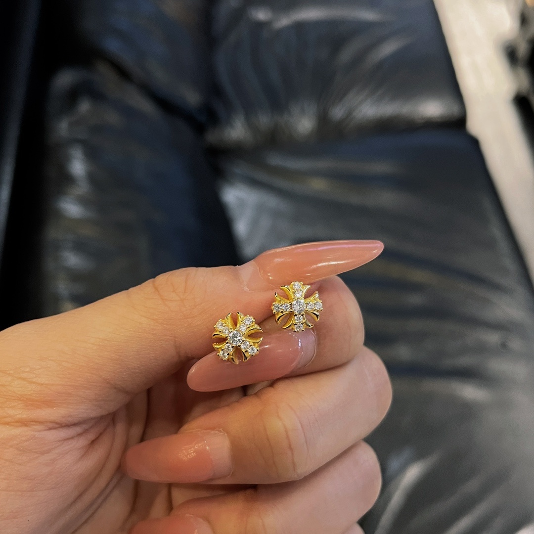 Chrome Hearts（クロム・ハーツ）の金メッキで全面に石を埋めたクロスフラワーイヤリング